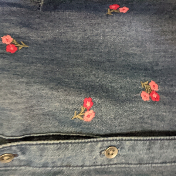 ❤️M, Karen Scott (Macy's) denim with flowers top - Picture 4 of 8